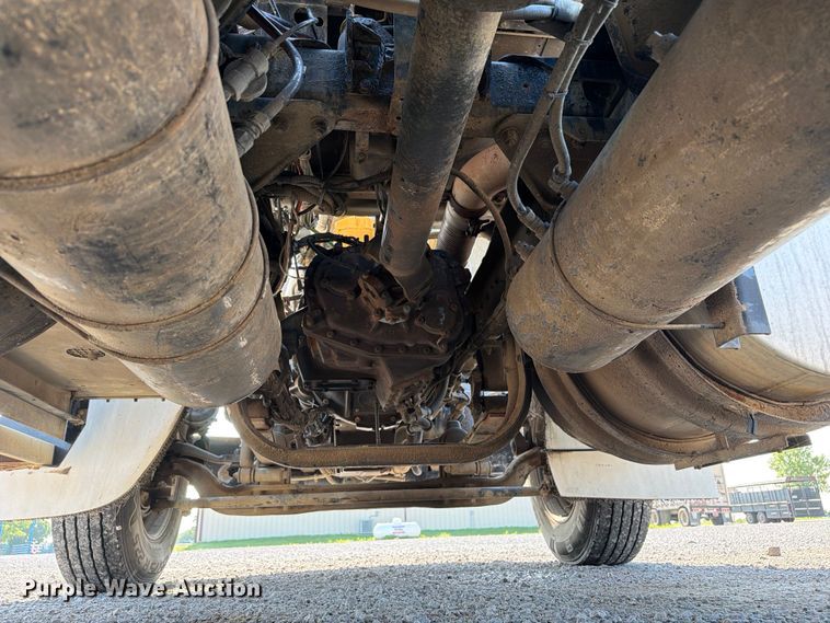 image for item FI0271 2002 Kenworth T800 semi truck