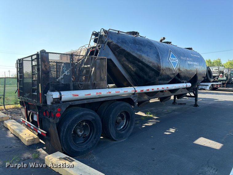 image for item FK3153 1971 Fruehauf pneumatic dry bulk trailer