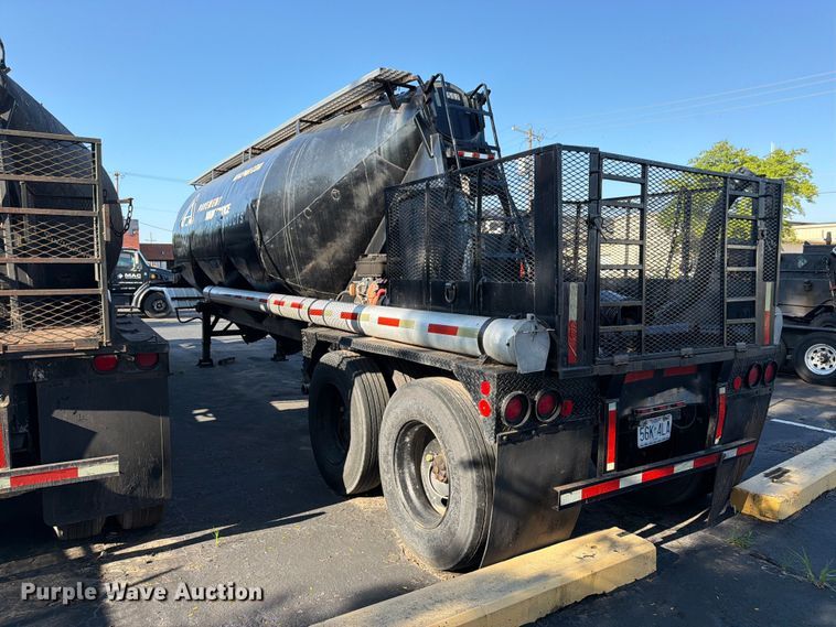 image for item FK3153 1971 Fruehauf pneumatic dry bulk trailer