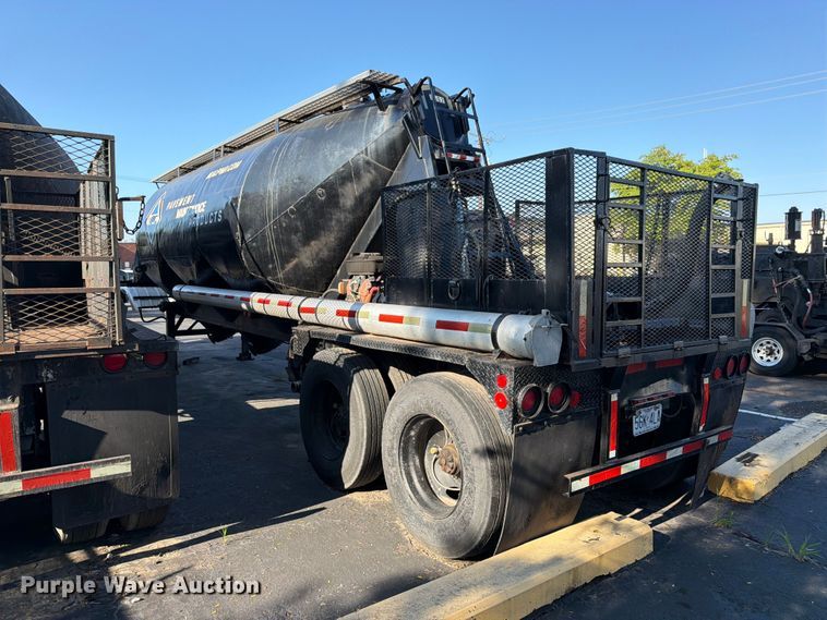 image for item FK3153 1971 Fruehauf pneumatic dry bulk trailer