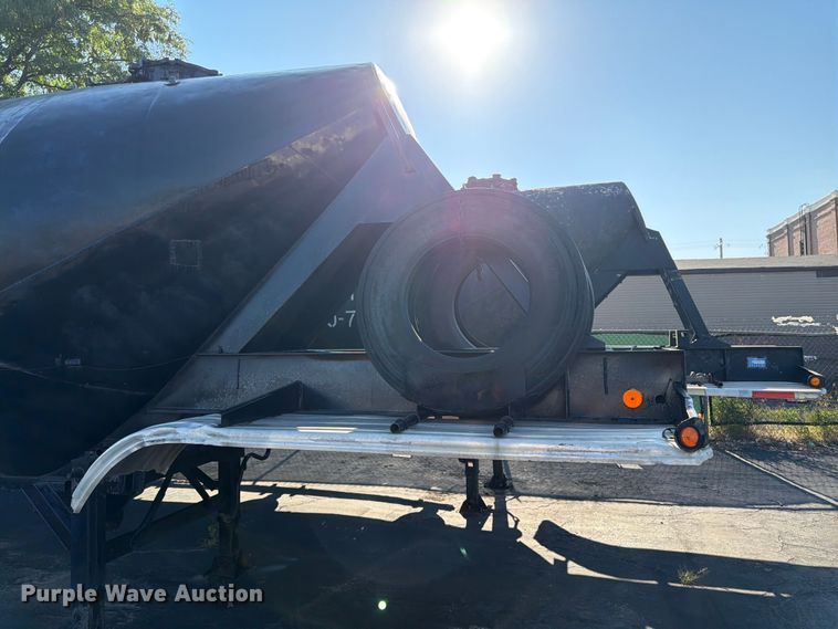 image for item FK3153 1971 Fruehauf pneumatic dry bulk trailer