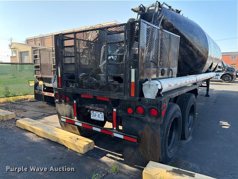 image for item FK3153 1971 Fruehauf pneumatic dry bulk trailer