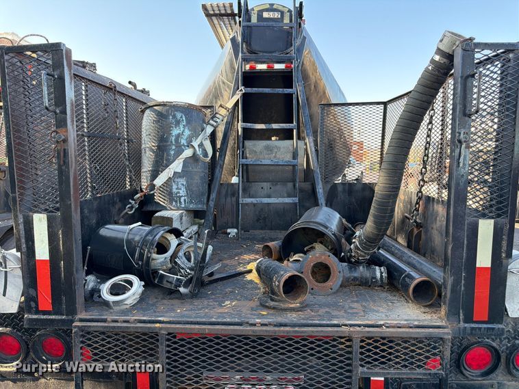 image for item FK3153 1971 Fruehauf pneumatic dry bulk trailer