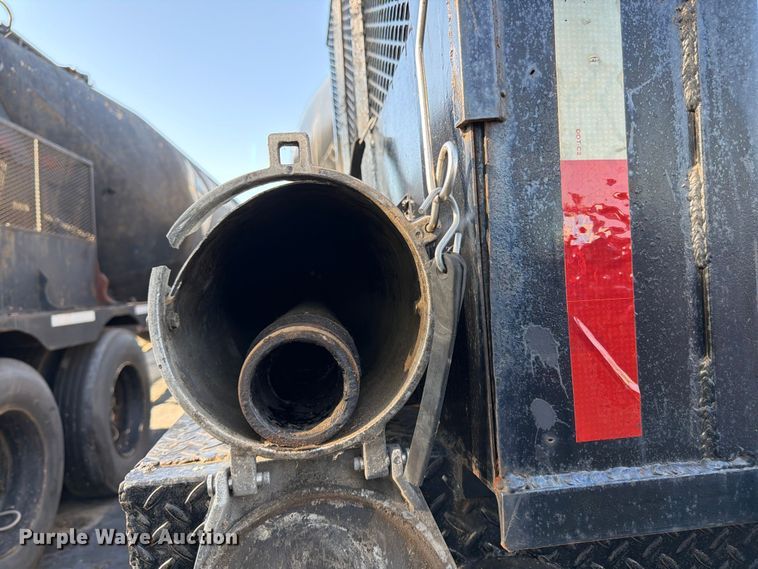 image for item FK3153 1971 Fruehauf pneumatic dry bulk trailer