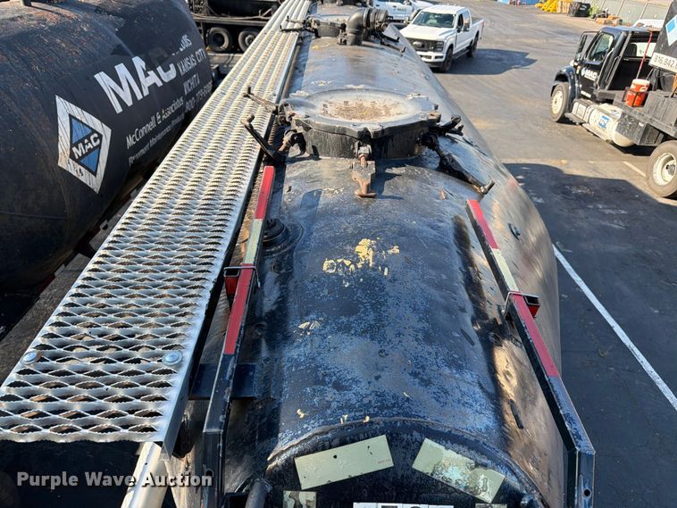 image for item FK3153 1971 Fruehauf pneumatic dry bulk trailer