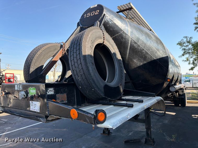 image for item FK3153 1971 Fruehauf pneumatic dry bulk trailer