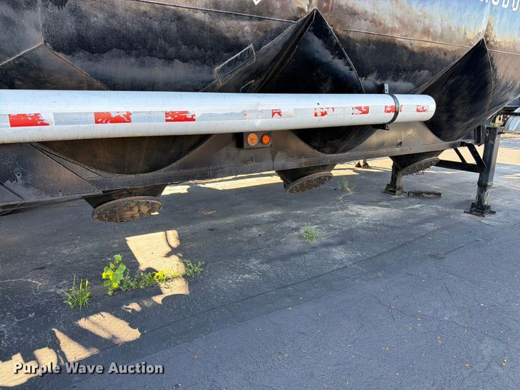 image for item FK3153 1971 Fruehauf pneumatic dry bulk trailer