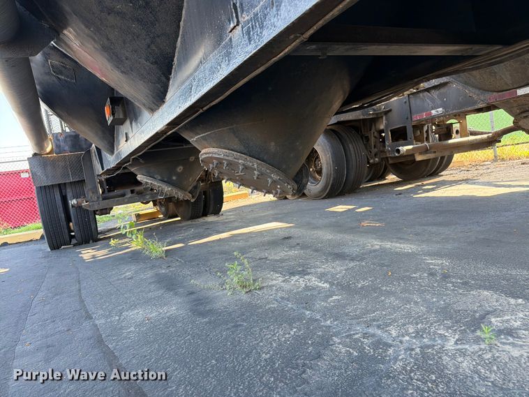 image for item FK3153 1971 Fruehauf pneumatic dry bulk trailer