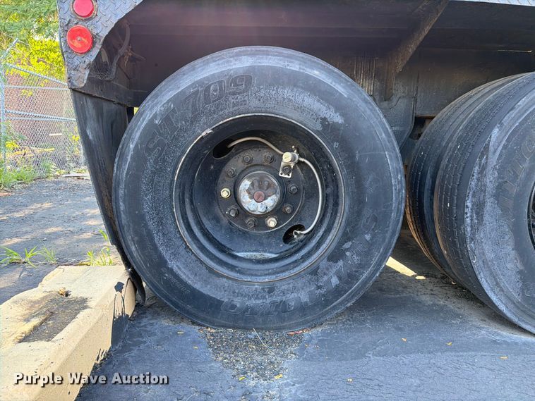 image for item FK3153 1971 Fruehauf pneumatic dry bulk trailer