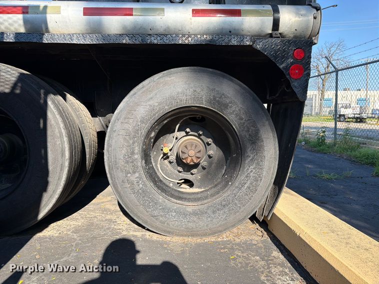 image for item FK3153 1971 Fruehauf pneumatic dry bulk trailer