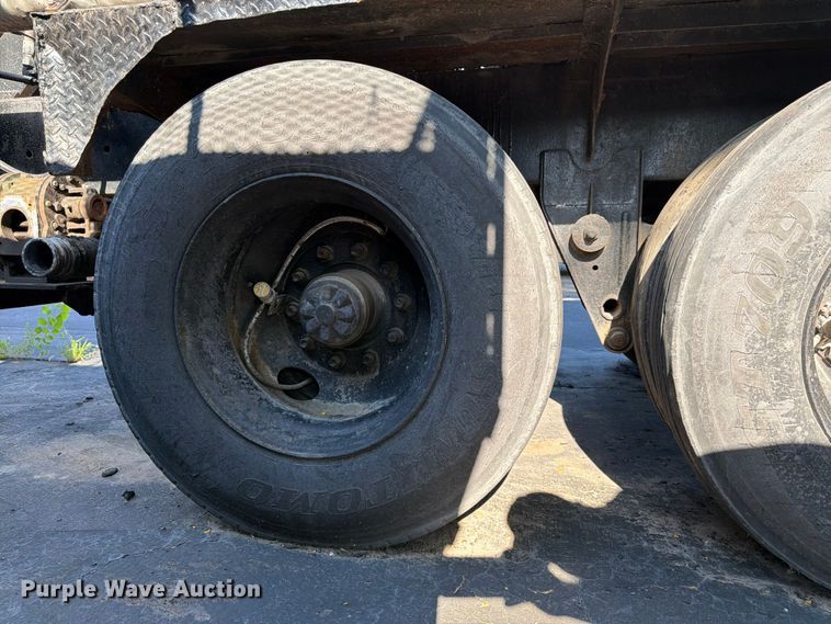 image for item FK3153 1971 Fruehauf pneumatic dry bulk trailer