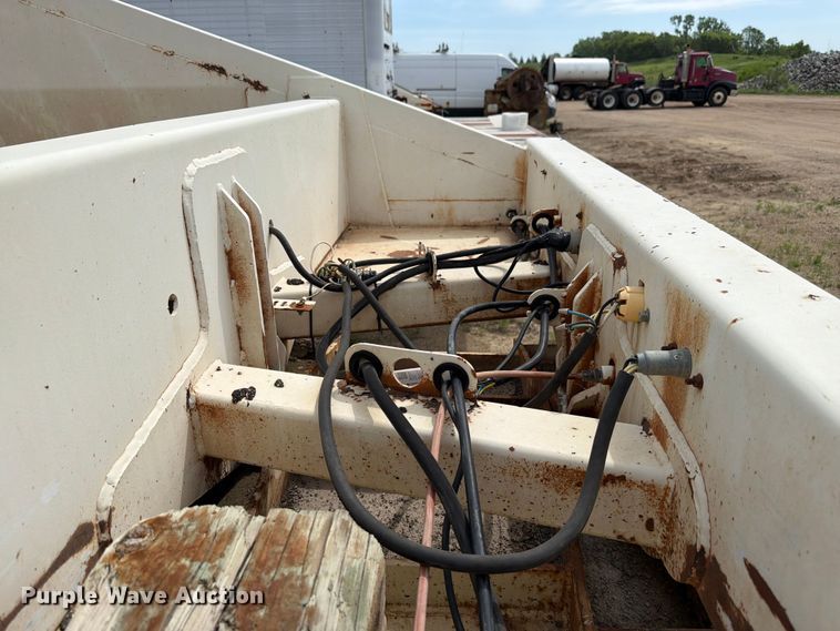image for item FK4012 1999 Midland MG42CLAM bottom dump trailer
