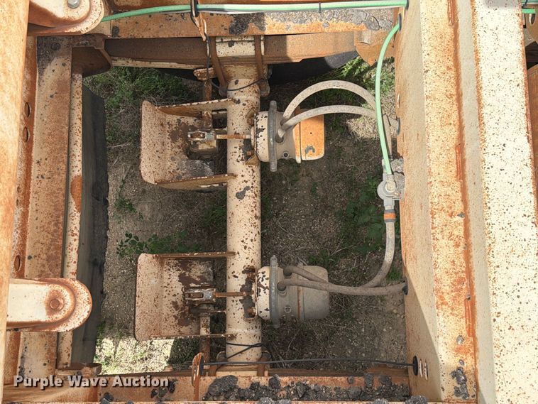 image for item FK4012 1999 Midland MG42CLAM bottom dump trailer