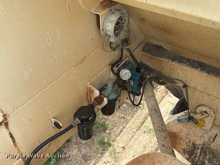 image for item FK4012 1999 Midland MG42CLAM bottom dump trailer