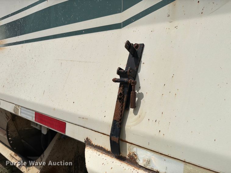 image for item FK4012 1999 Midland MG42CLAM bottom dump trailer