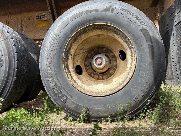 image for item FK4012 1999 Midland MG42CLAM bottom dump trailer