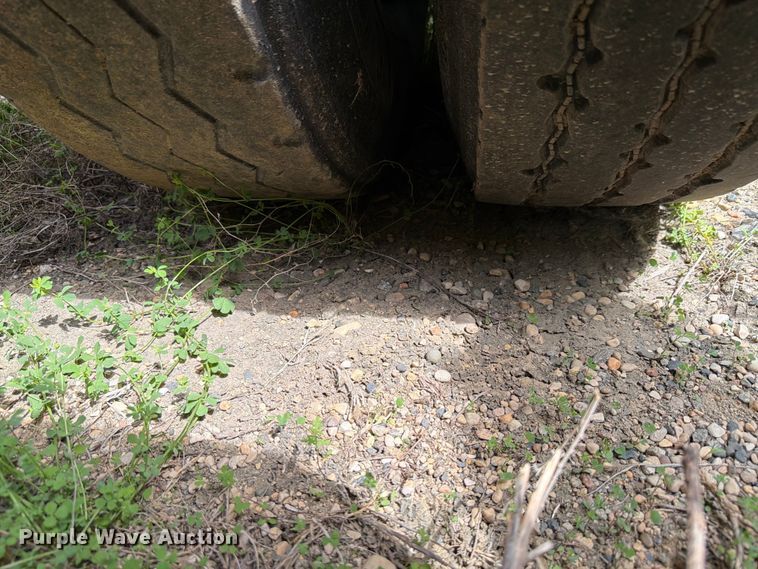 image for item FK4012 1999 Midland MG42CLAM bottom dump trailer