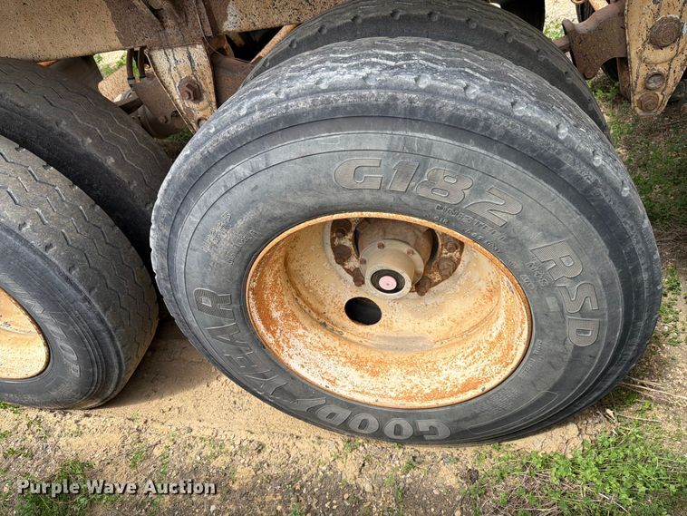 image for item FK4012 1999 Midland MG42CLAM bottom dump trailer