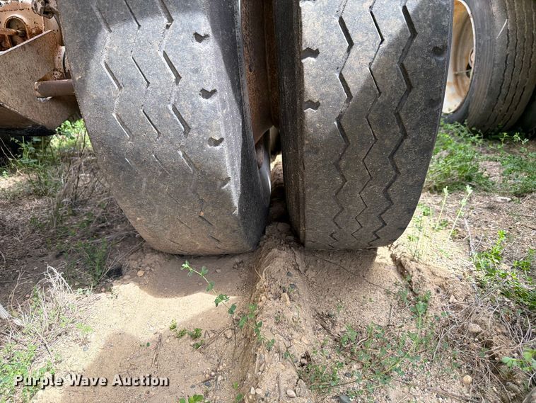 image for item FK4012 1999 Midland MG42CLAM bottom dump trailer