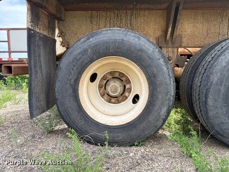 image for item FK4012 1999 Midland MG42CLAM bottom dump trailer