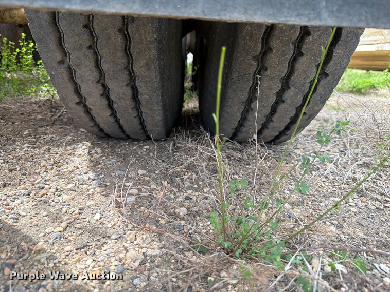 image for item FK4012 1999 Midland MG42CLAM bottom dump trailer
