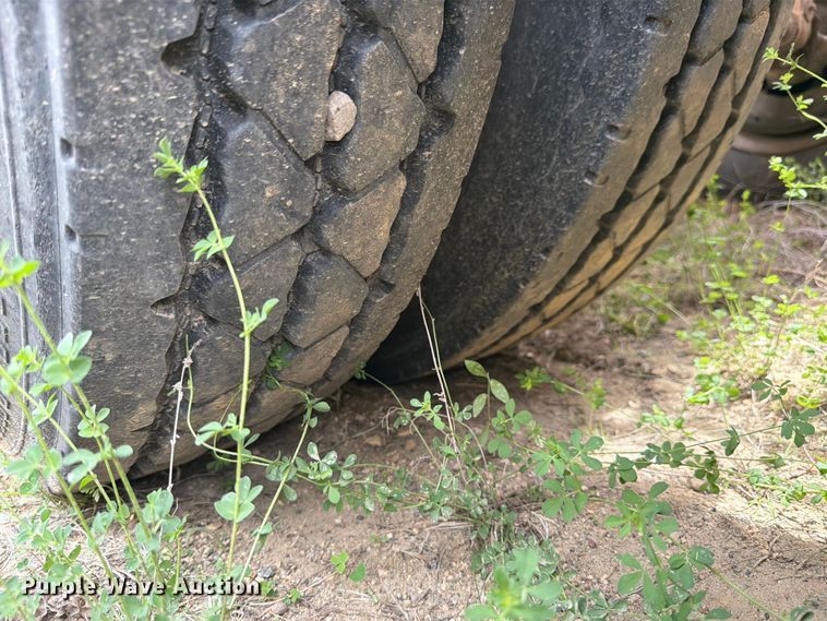 image for item FK4012 1999 Midland MG42CLAM bottom dump trailer