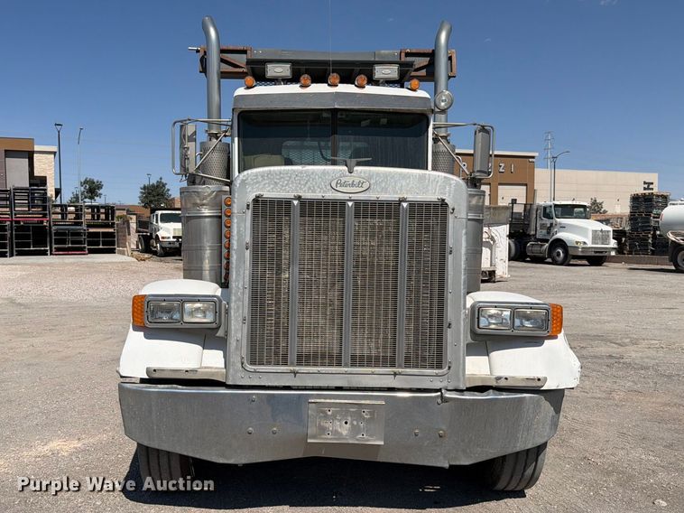 image for item FK4518 1998 Peterbilt 379 roll-off container truck