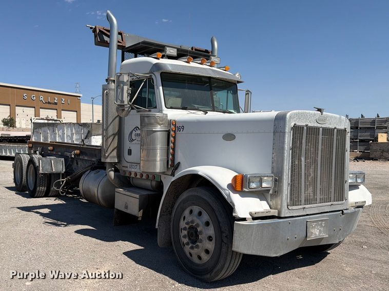 image for item FK4518 1998 Peterbilt 379 roll-off container truck