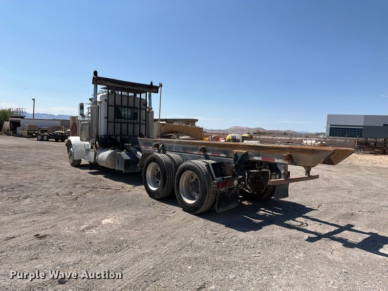 image for item FK4518 1998 Peterbilt 379 roll-off container truck