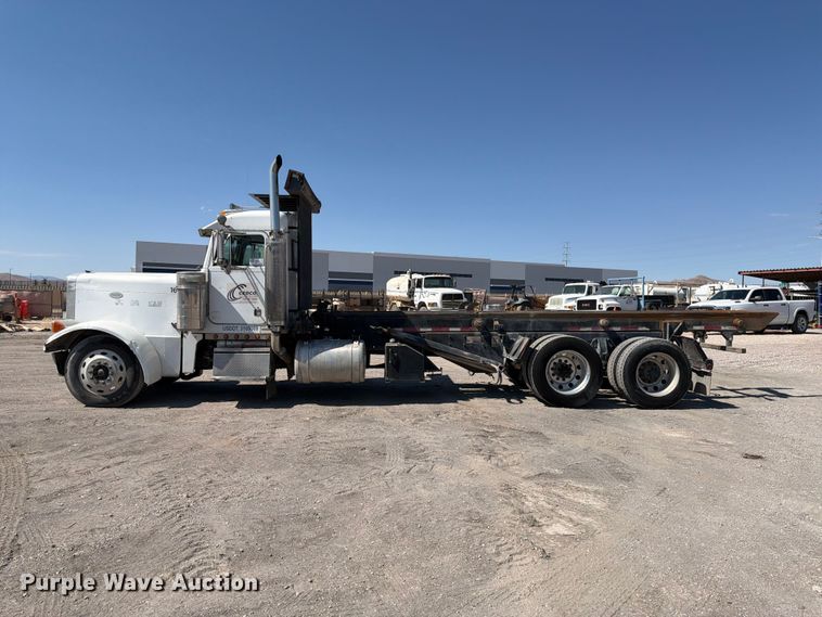 image for item FK4518 1998 Peterbilt 379 roll-off container truck
