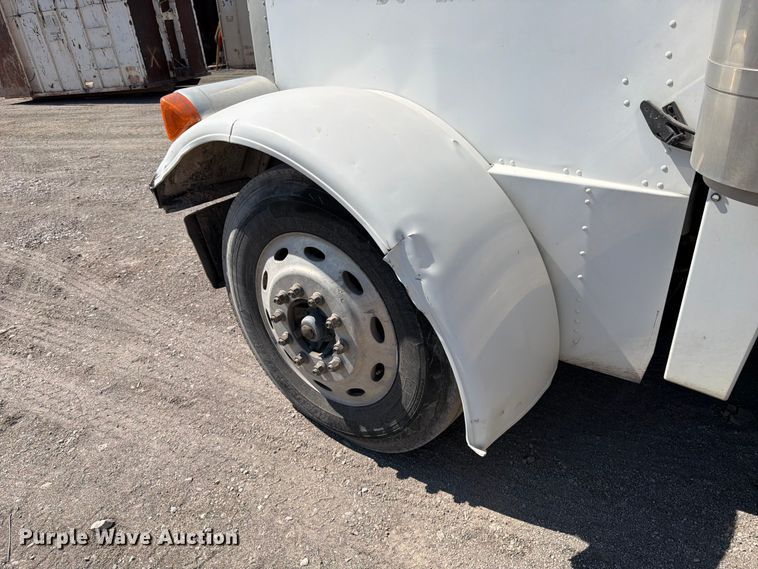 image for item FK4518 1998 Peterbilt 379 roll-off container truck