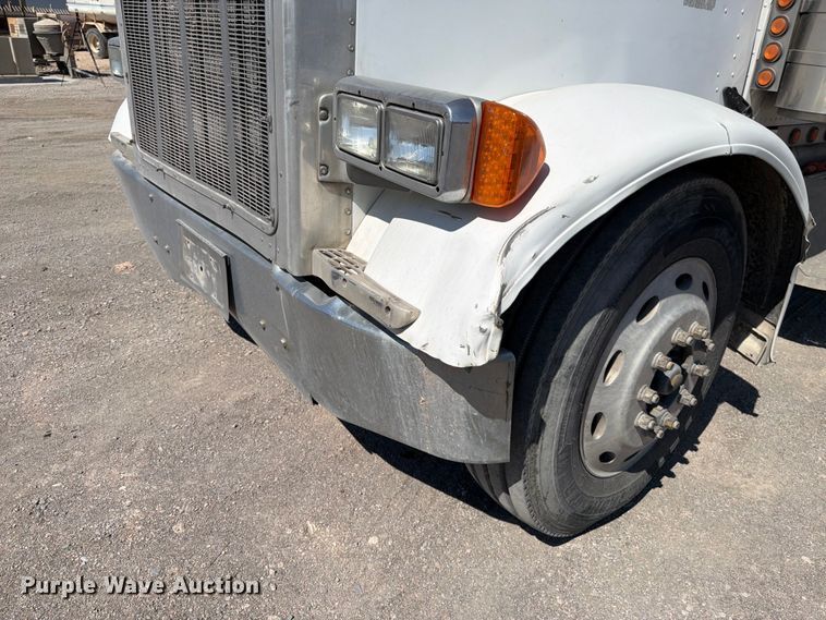 image for item FK4518 1998 Peterbilt 379 roll-off container truck