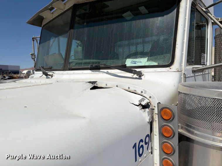 image for item FK4518 1998 Peterbilt 379 roll-off container truck
