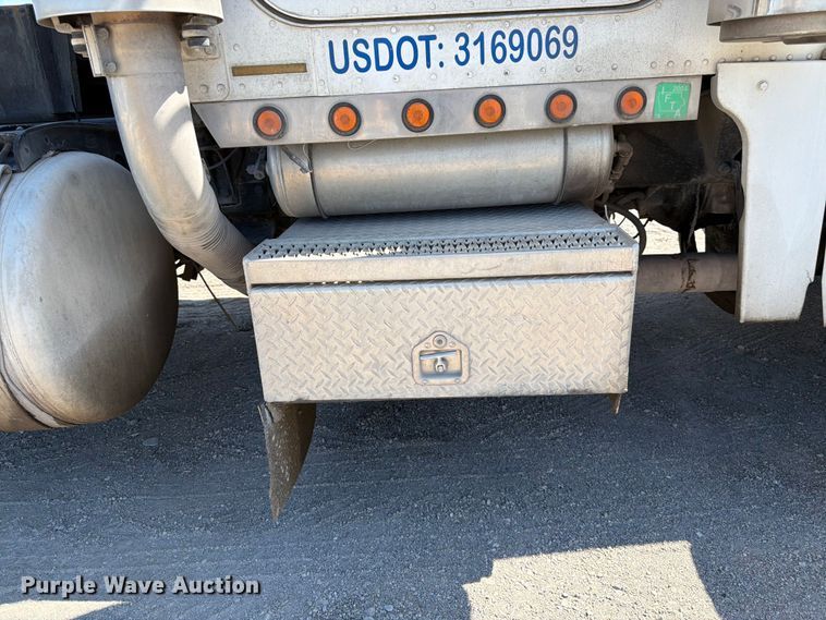 image for item FK4518 1998 Peterbilt 379 roll-off container truck