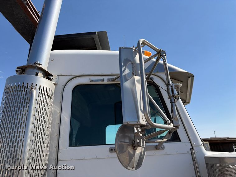 image for item FK4518 1998 Peterbilt 379 roll-off container truck