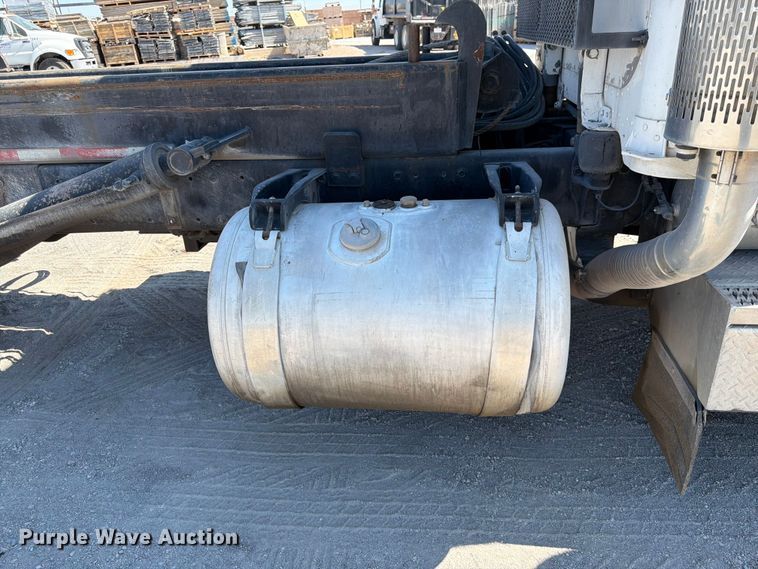 image for item FK4518 1998 Peterbilt 379 roll-off container truck
