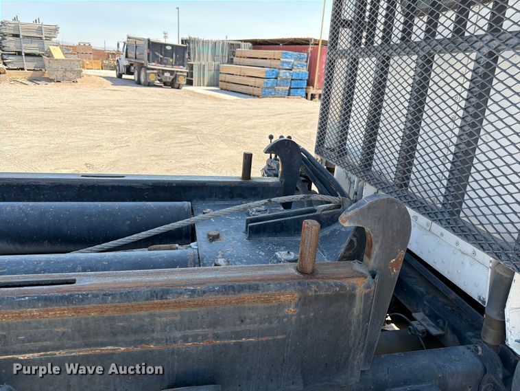 image for item FK4518 1998 Peterbilt 379 roll-off container truck