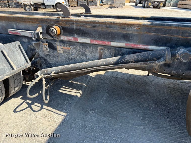 image for item FK4518 1998 Peterbilt 379 roll-off container truck