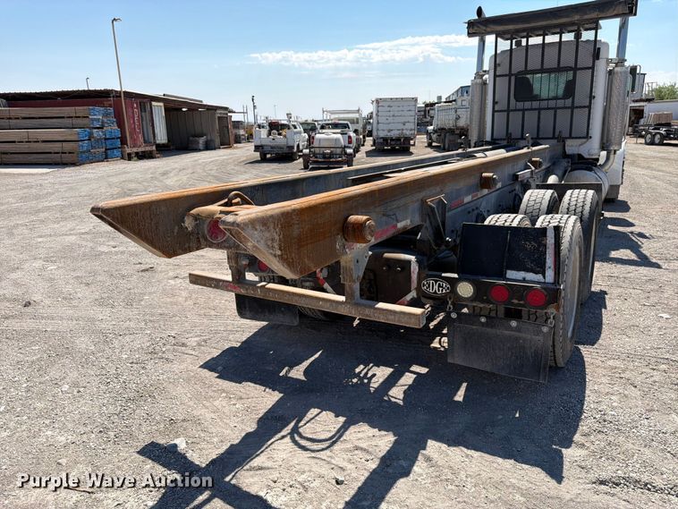 image for item FK4518 1998 Peterbilt 379 roll-off container truck