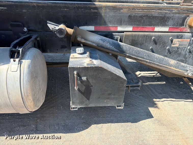 image for item FK4518 1998 Peterbilt 379 roll-off container truck