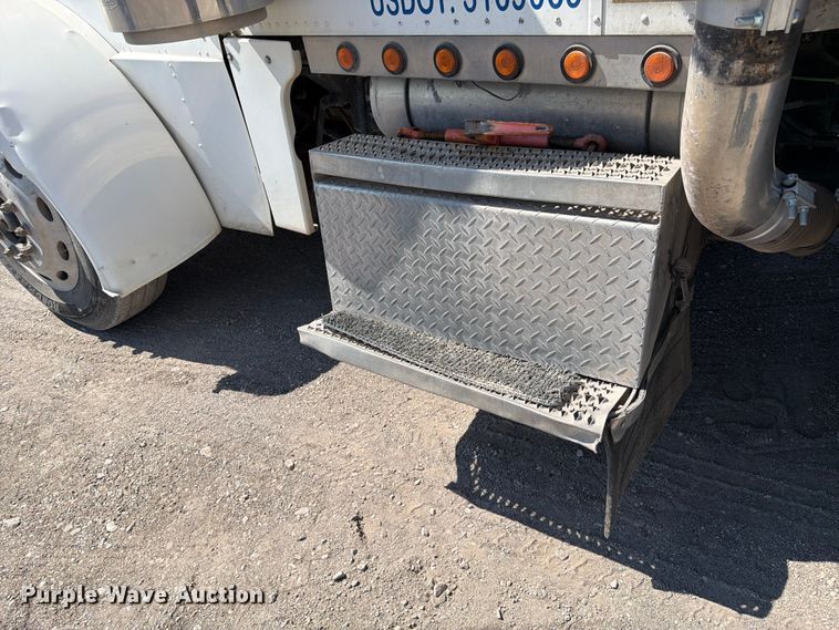 image for item FK4518 1998 Peterbilt 379 roll-off container truck