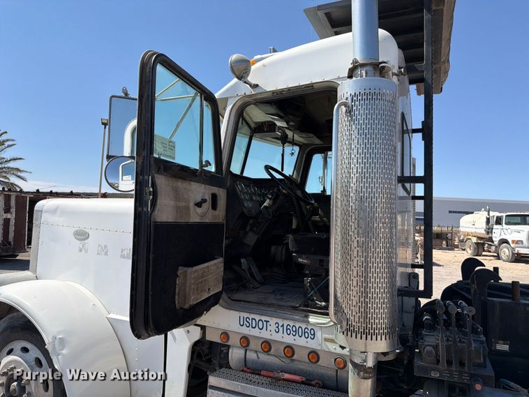 image for item FK4518 1998 Peterbilt 379 roll-off container truck