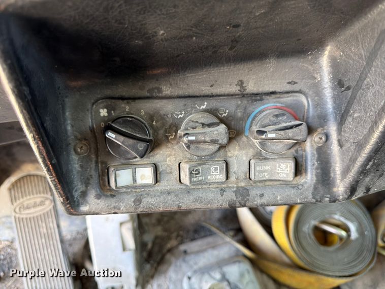 image for item FK4518 1998 Peterbilt 379 roll-off container truck