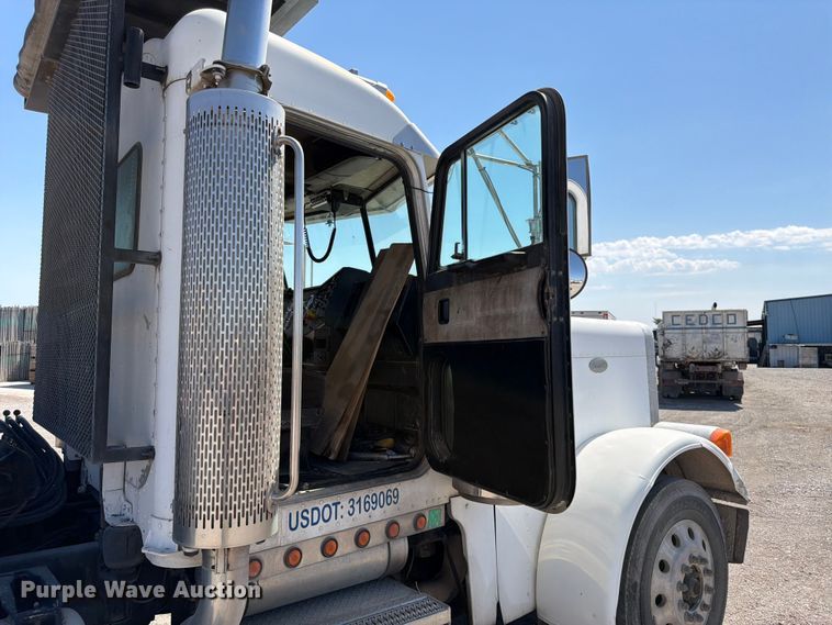 image for item FK4518 1998 Peterbilt 379 roll-off container truck