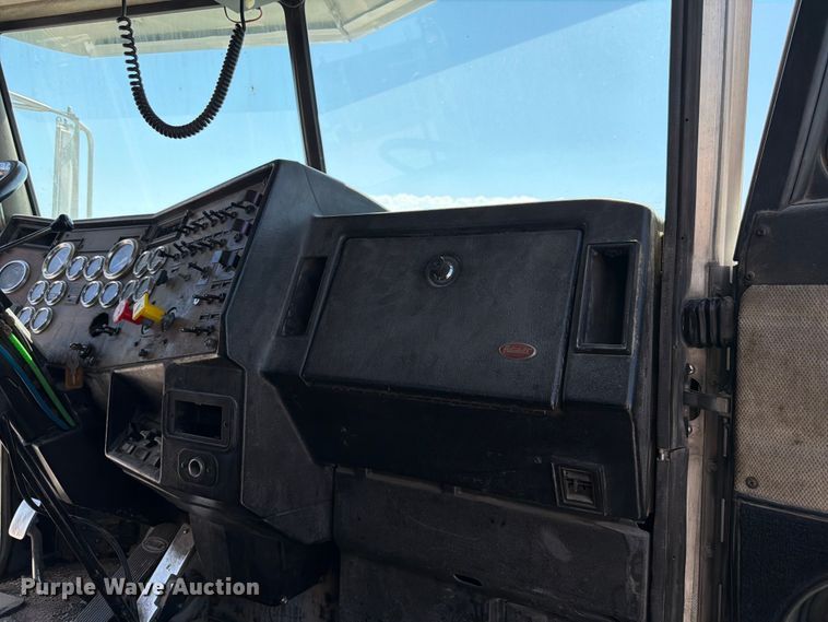 image for item FK4518 1998 Peterbilt 379 roll-off container truck