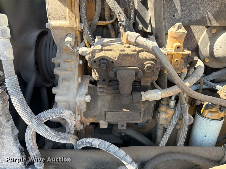 image for item FK4518 1998 Peterbilt 379 roll-off container truck