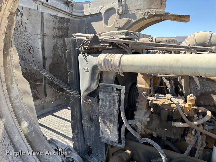 image for item FK4518 1998 Peterbilt 379 roll-off container truck