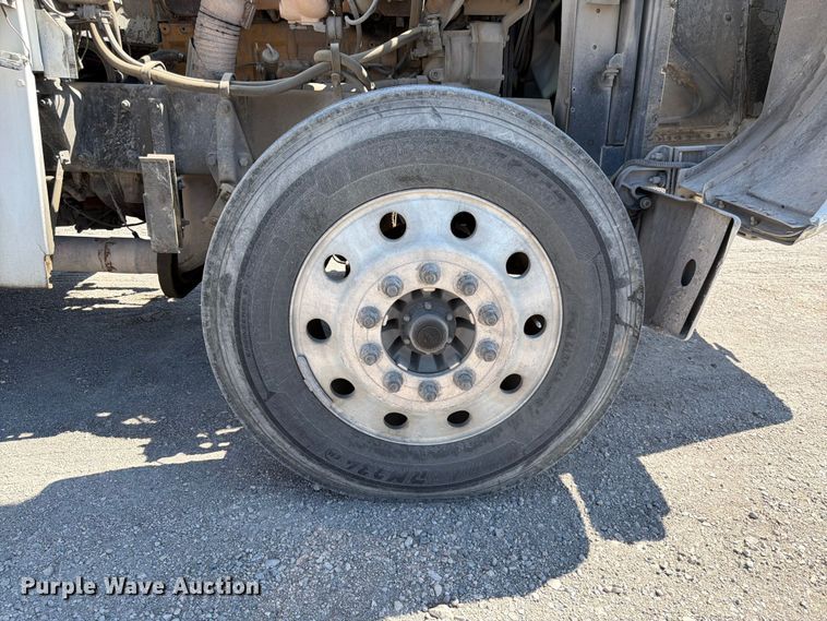 image for item FK4518 1998 Peterbilt 379 roll-off container truck