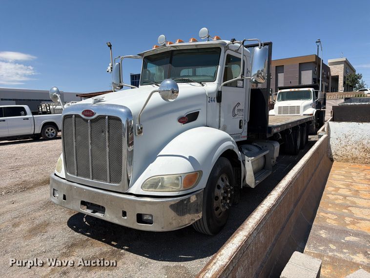 image for item FK4519 2011 Peterbilt 384 flatbed truck