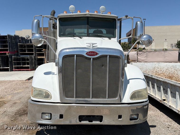 image for item FK4519 2011 Peterbilt 384 flatbed truck